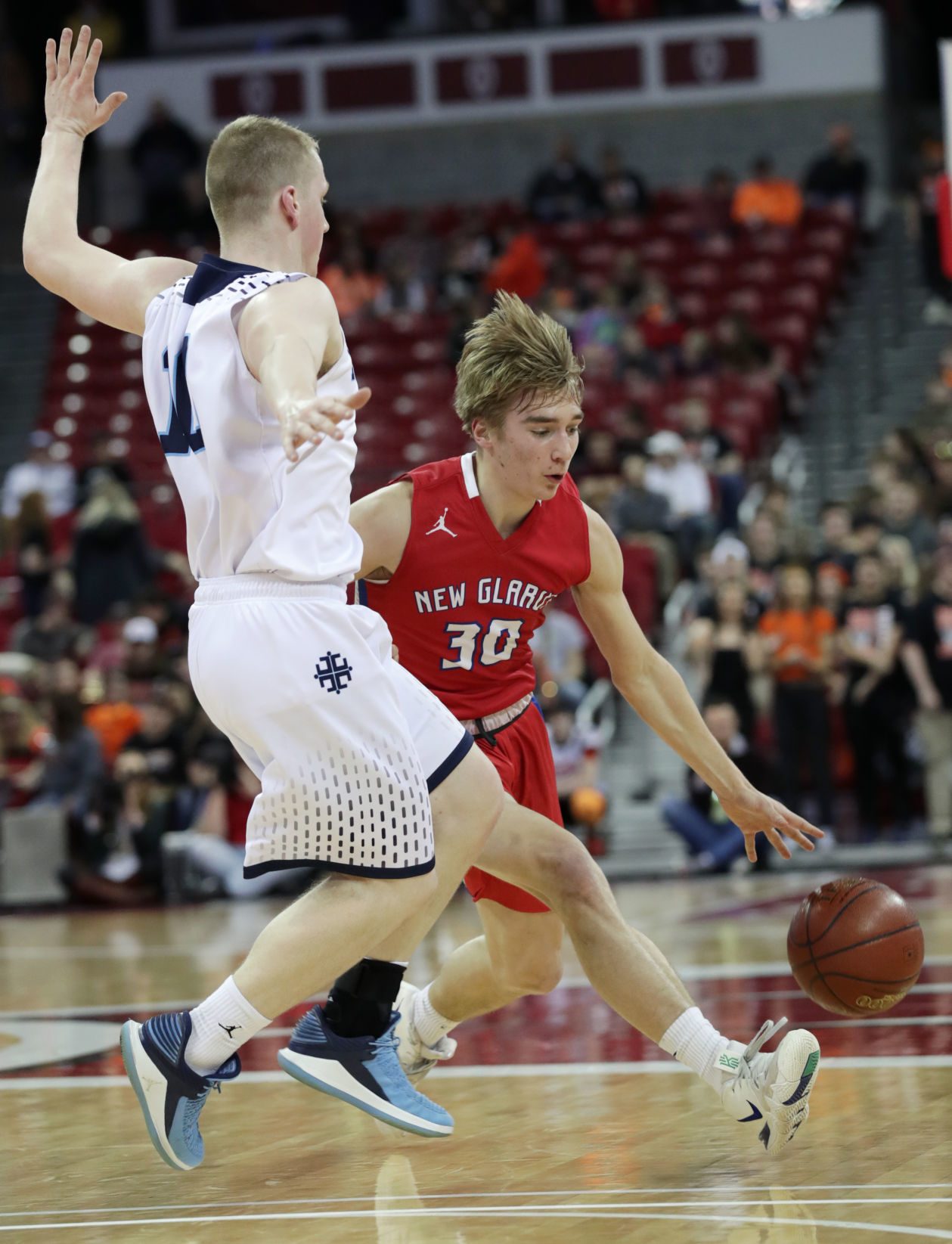 New Glarus 44, Manitowoc Roncalli 41